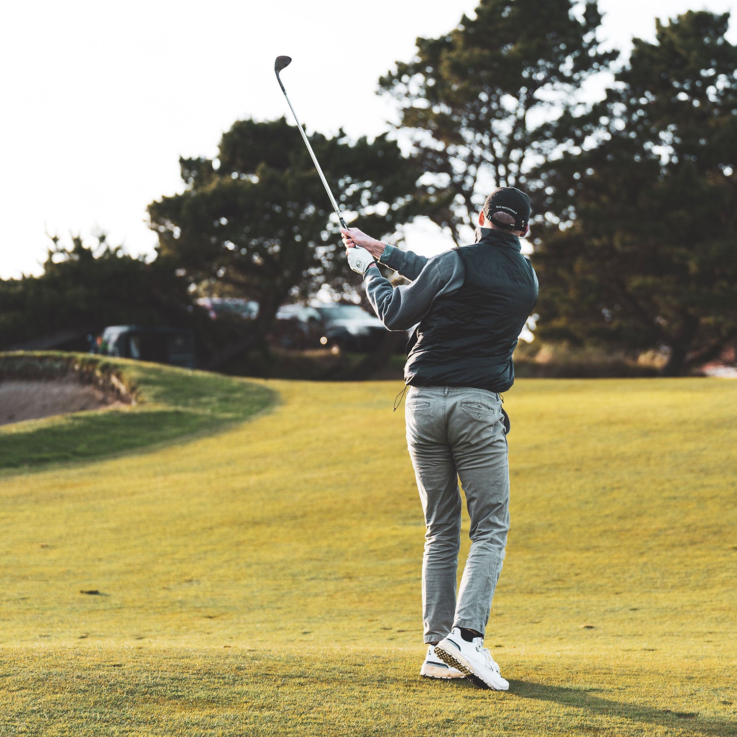 Is it appropriate to give advice on a driving range?