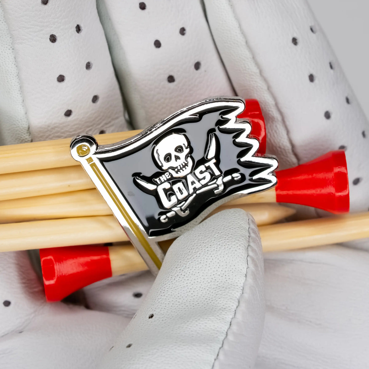 goonies pirate flag golf ball marker golf tees