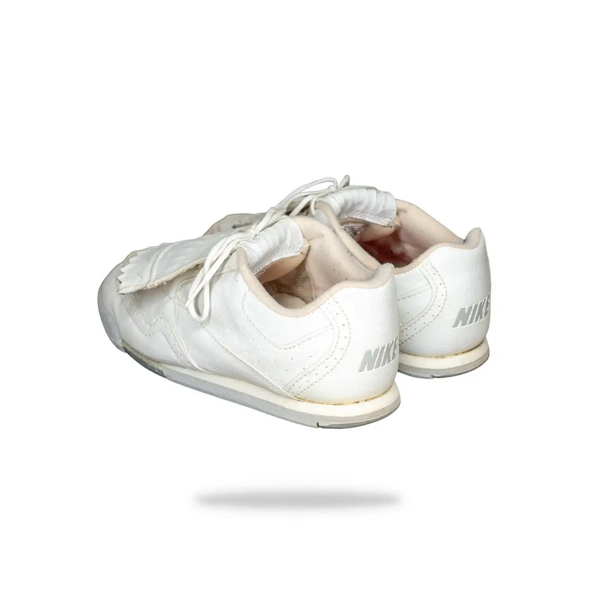 Vintage Nike Women&#39;s Golf Spikes back angle