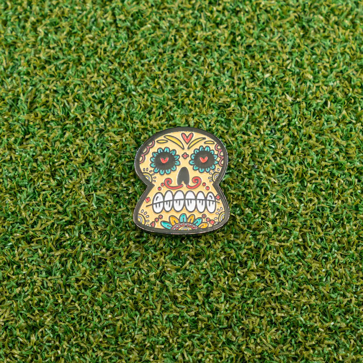 sugar skull golf ball marker calavera lanza grass