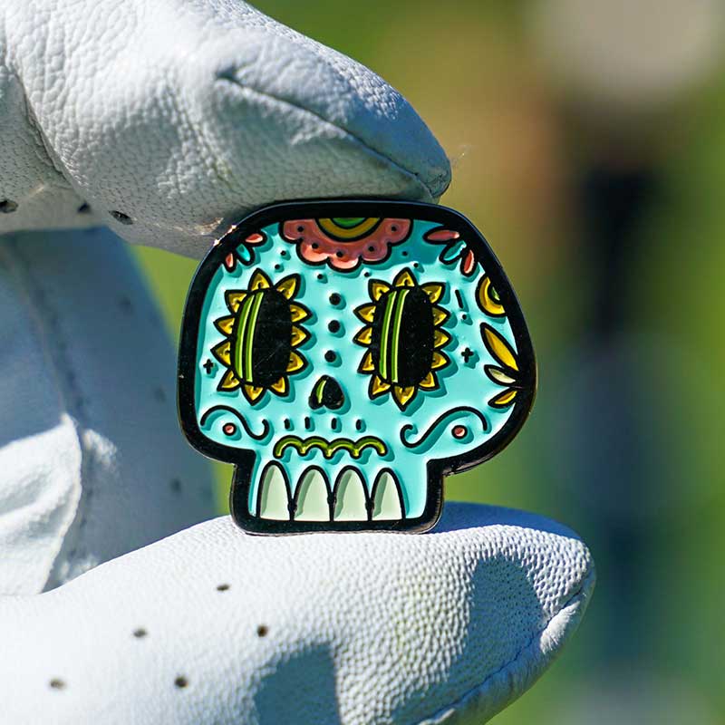 mexican sugar skull dia de los muertos golf ball marker in glove fingers